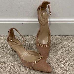 Ann Taylor nude kitten heel pump